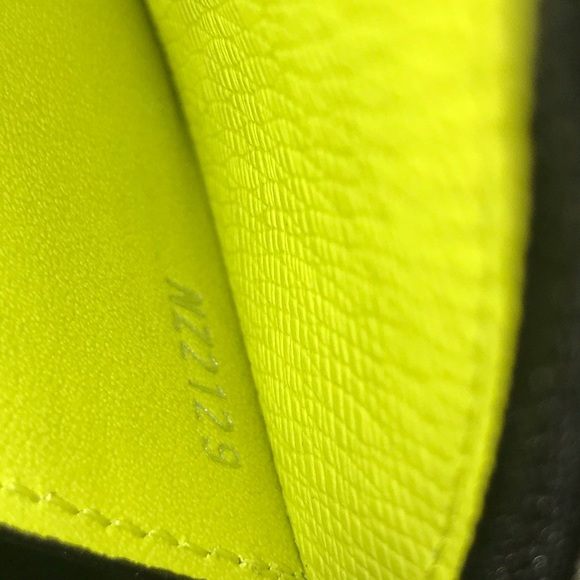 Coin Cardholder - Picture 4 of 12